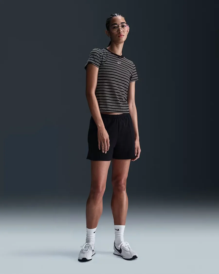 Футболка Nike Sportswear Chill Knit Slim Tee HF9524-010