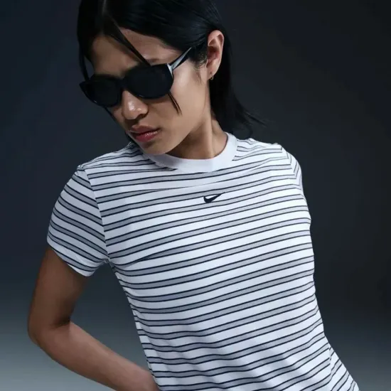 Футболка Nike Sportswear Chill Knit Slim Tee HF9524-100