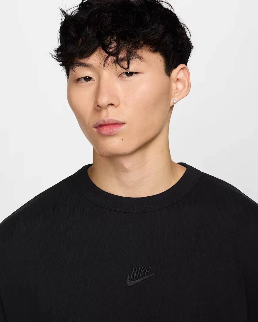Футболка Nike Sportswear Premium Essentials HF9606-010