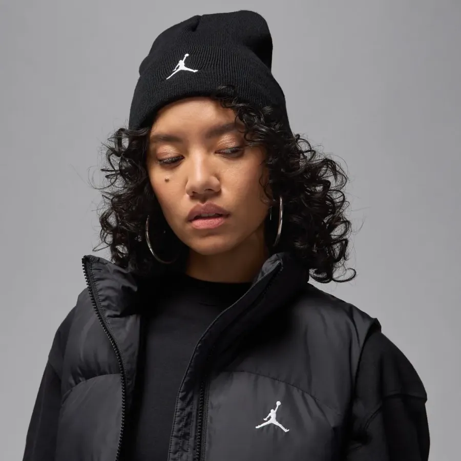 Шапка Nike Air Jordan Peak Beanie HJ3224-010