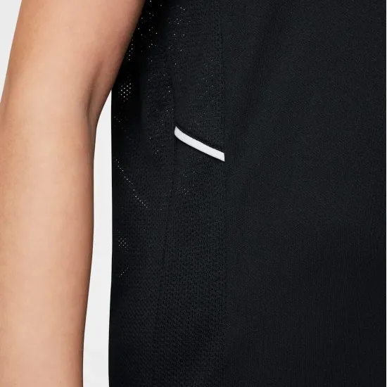 Футболка Nike Academy Dri-FIT HJ3716-010