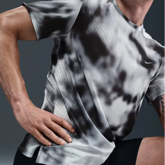 Футболка Nike Running Division Breathe HJ4148-010
