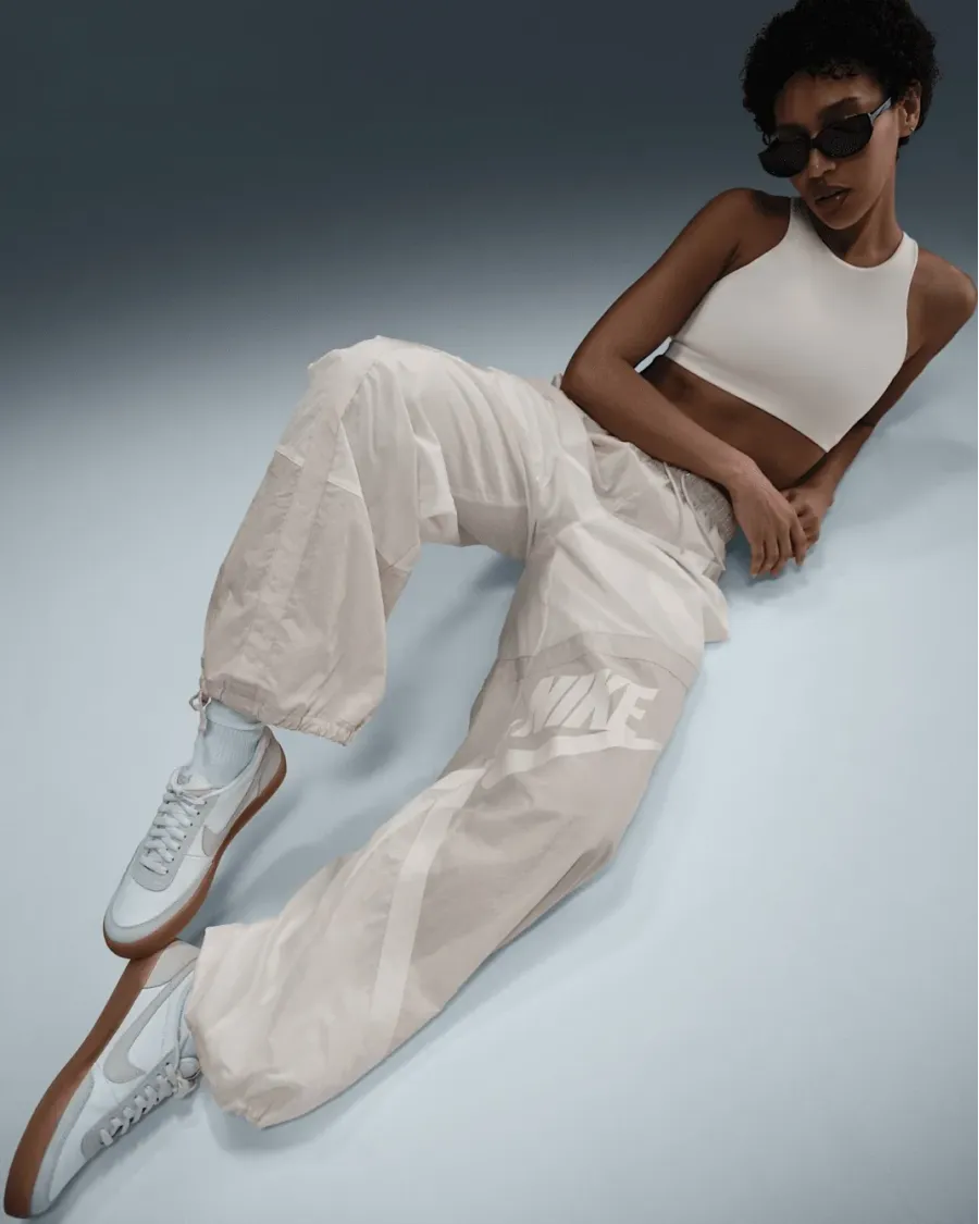 Штани Nike Sportswear Mid-Rise Loose Woven Open-Hem Trousers HJ4178-133