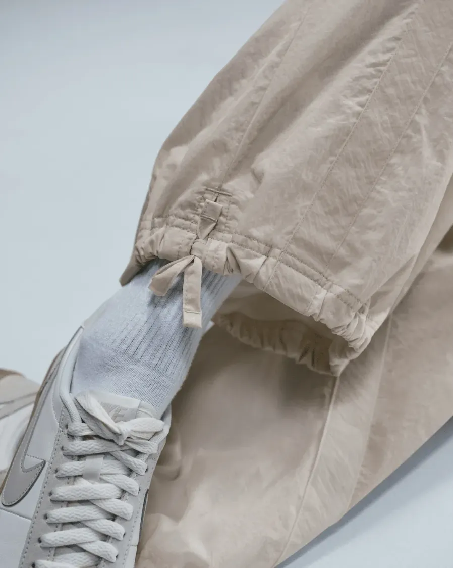 Штани Nike Sportswear Mid-Rise Loose Woven Open-Hem Trousers HJ4178-133