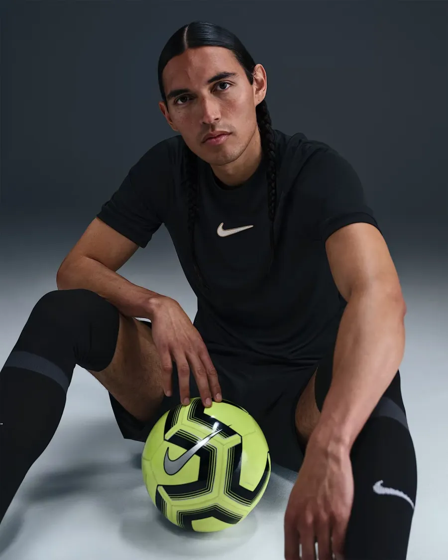 Футболка Nike Academy Dri-FIT HJ4243-010