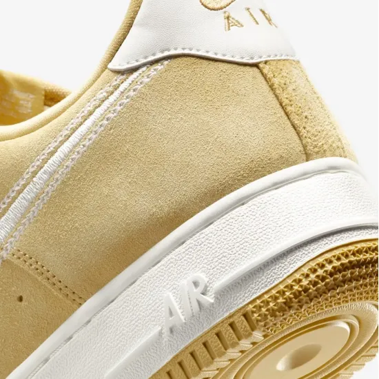 Кросівки Nike Air Force 1 '07 LV8 HJ4465-700