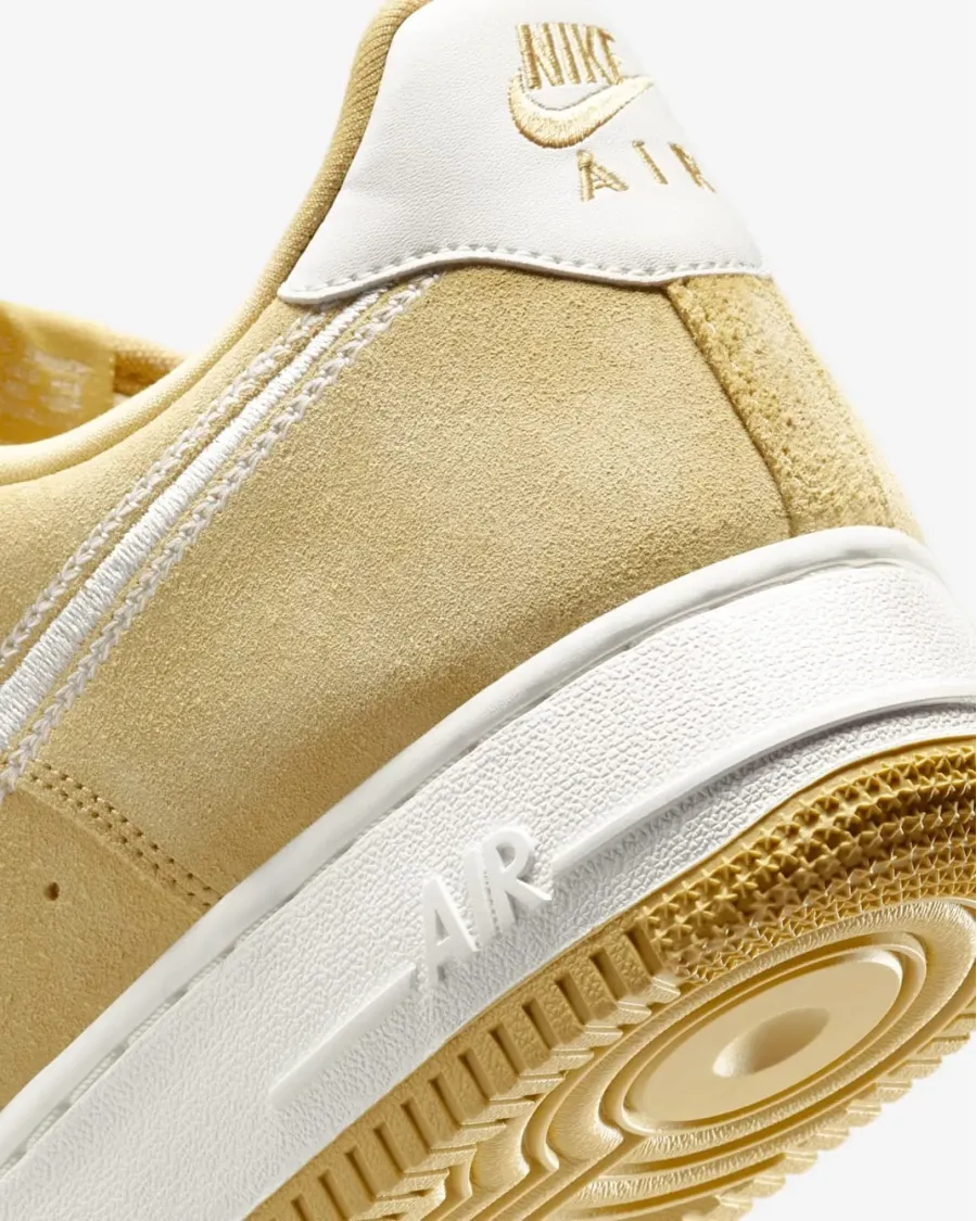 Кросівки Nike Air Force 1 '07 LV8 HJ4465-700