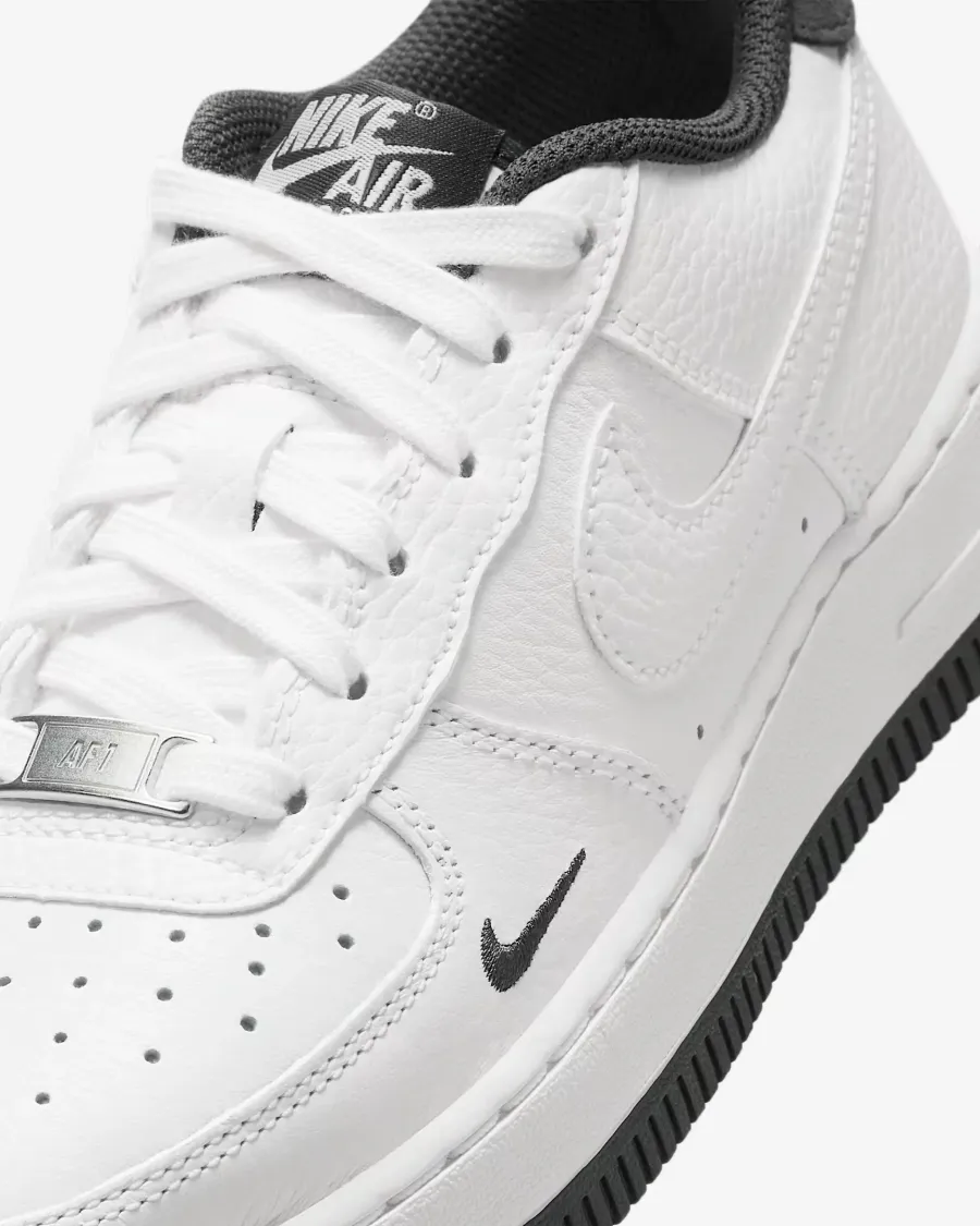 Кросівки Nike Air Force 1 LV8 HJ4560-100