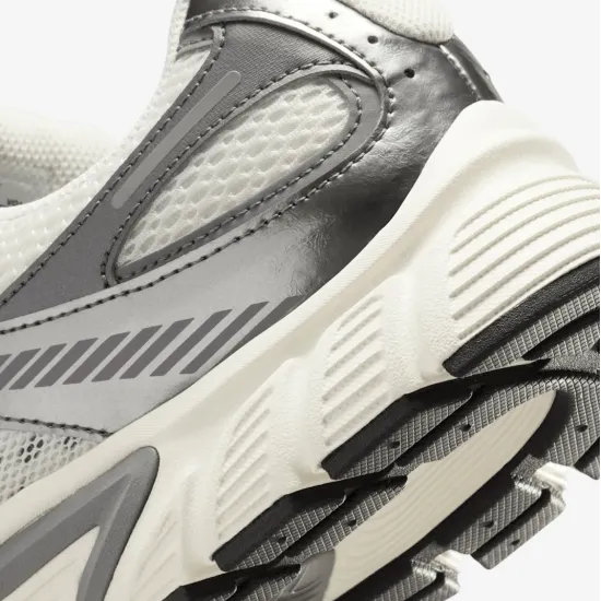 Кросівки Nike V5 RNR HJ5228-009