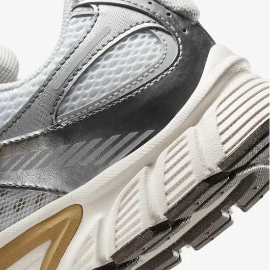 Кросівки Nike V5 RNR HJ5228-102