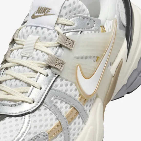 Кросівки Nike V2K Run HJ7245-100