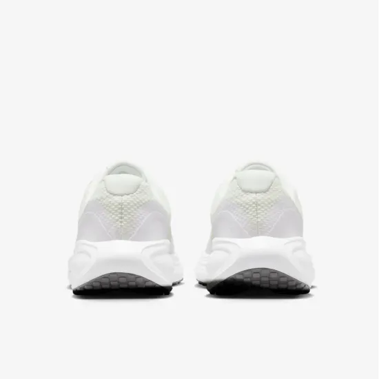 Кросівки Nike Revolution 8 HJ8485-105