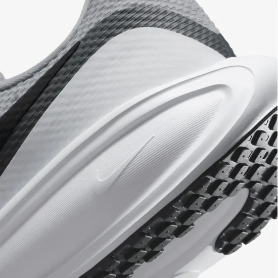 Кросівки Nike Revolution 8 HJ9198-004