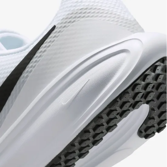 Кросівки Nike Revolution 8 HJ9198-101