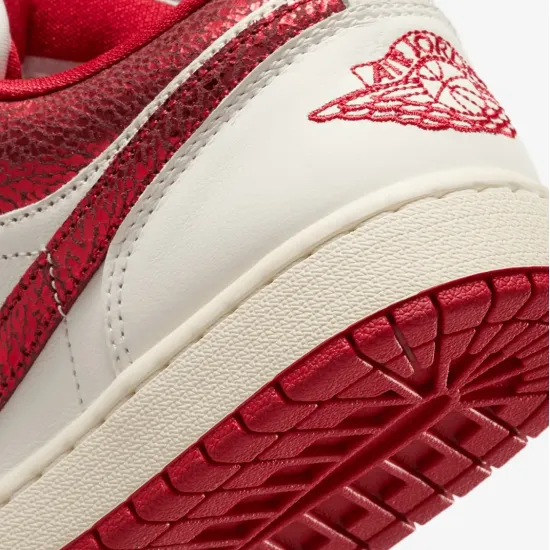 Кросівки Nike Air Jordan 1 Low SE HJ9338-106
