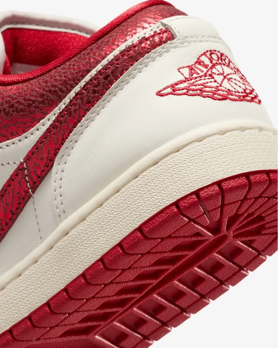 Кросівки Nike Air Jordan 1 Low SE HJ9338-106