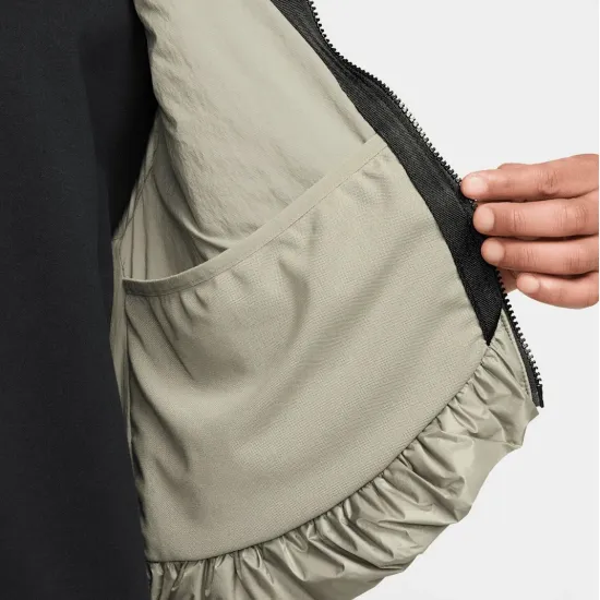 Жилетка Nike Tech Woven HM4262-320