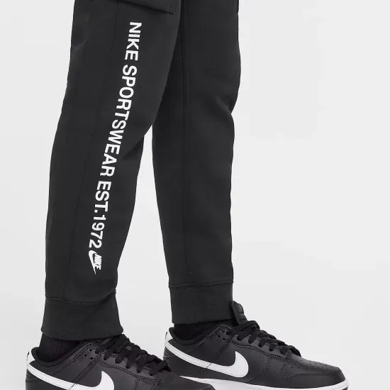 Штани Nike Sportswear Standard Issue Cargo HM4337-010