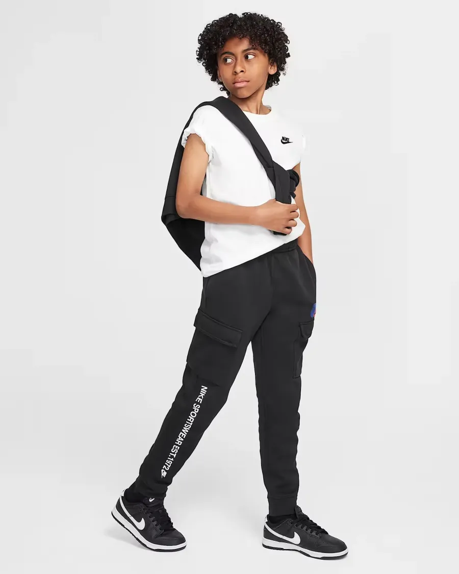 Штани Nike Sportswear Standard Issue Cargo HM4337-010