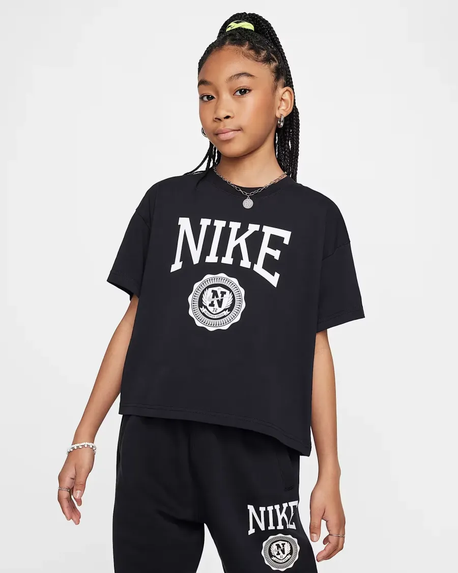 Футболка Nike Sportswear Graphic HM6303-010