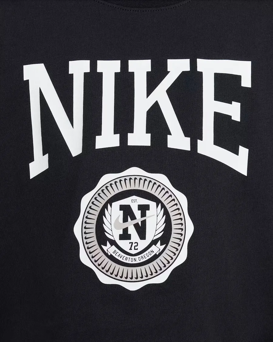 Футболка Nike Sportswear Graphic HM6303-010