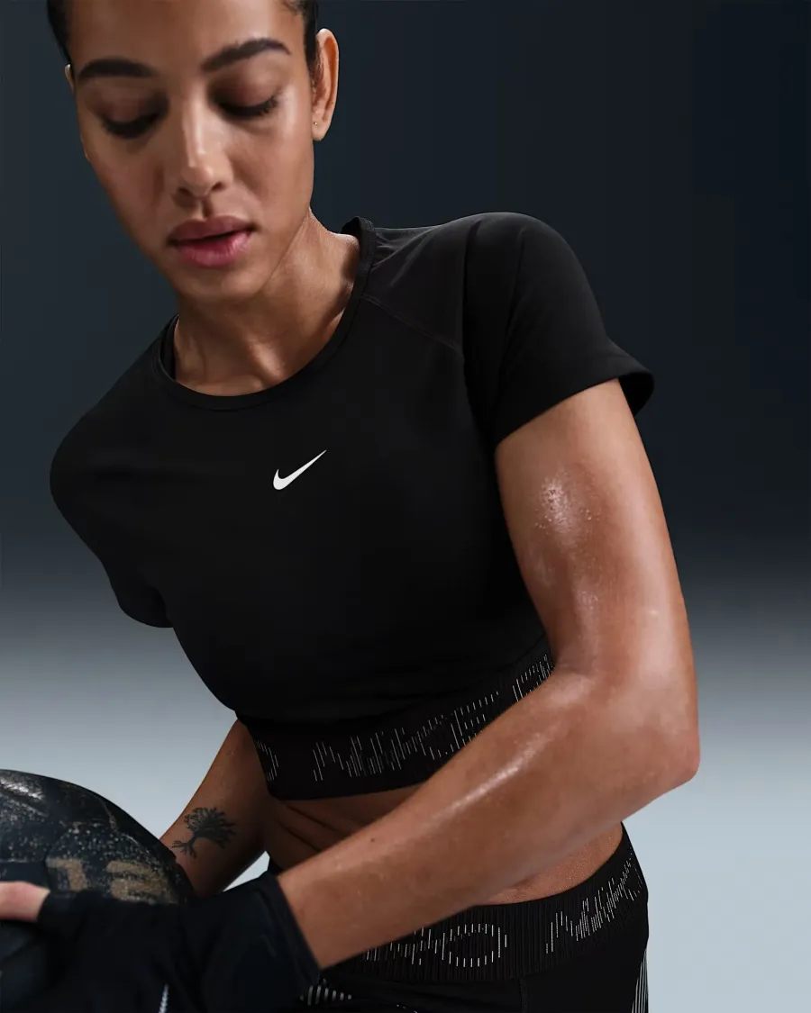 Топ Nike Pro Dri-FIT Short-Sleeve Cropped Graphic HM6369-010