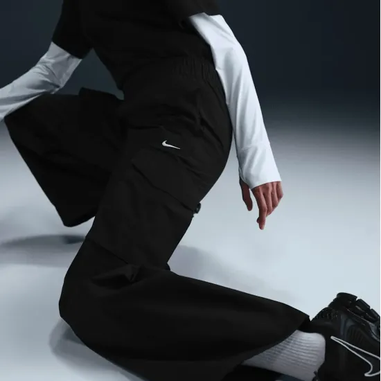 Штани Nike Sportswear Everything Wovens HM6976-010