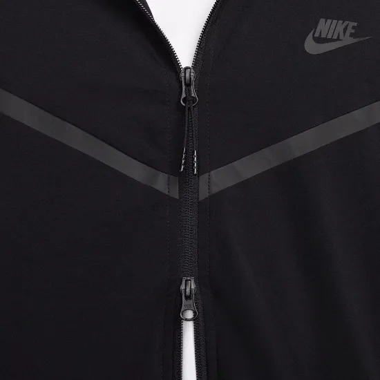 Куртка Nike Tech Woven Full Zip Windrunner HM7151-010