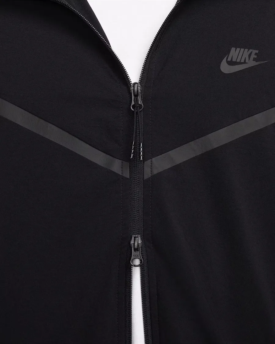 Куртка Nike Tech Woven Full Zip Windrunner HM7151-010
