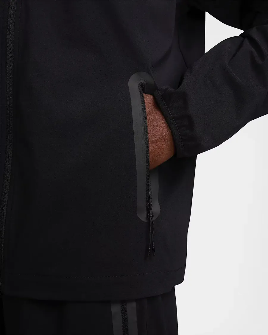Куртка Nike Tech Woven Full Zip Windrunner HM7151-010