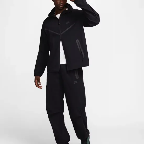 Куртка Nike Tech Woven Full Zip Windrunner HM7151-010