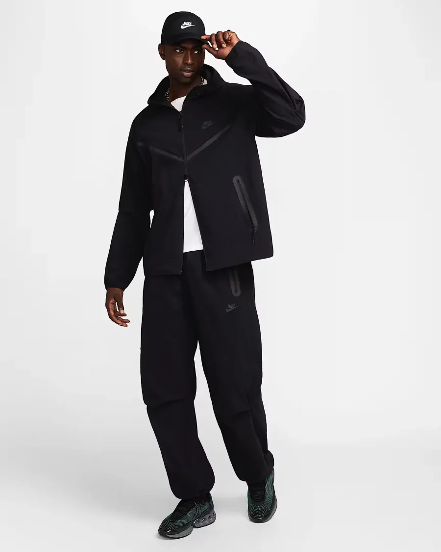 Куртка Nike Tech Woven Full Zip Windrunner HM7151-010
