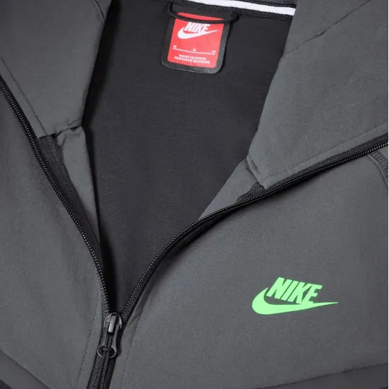 Куртка Nike Tech Woven Full Zip Windrunner HM7151-013