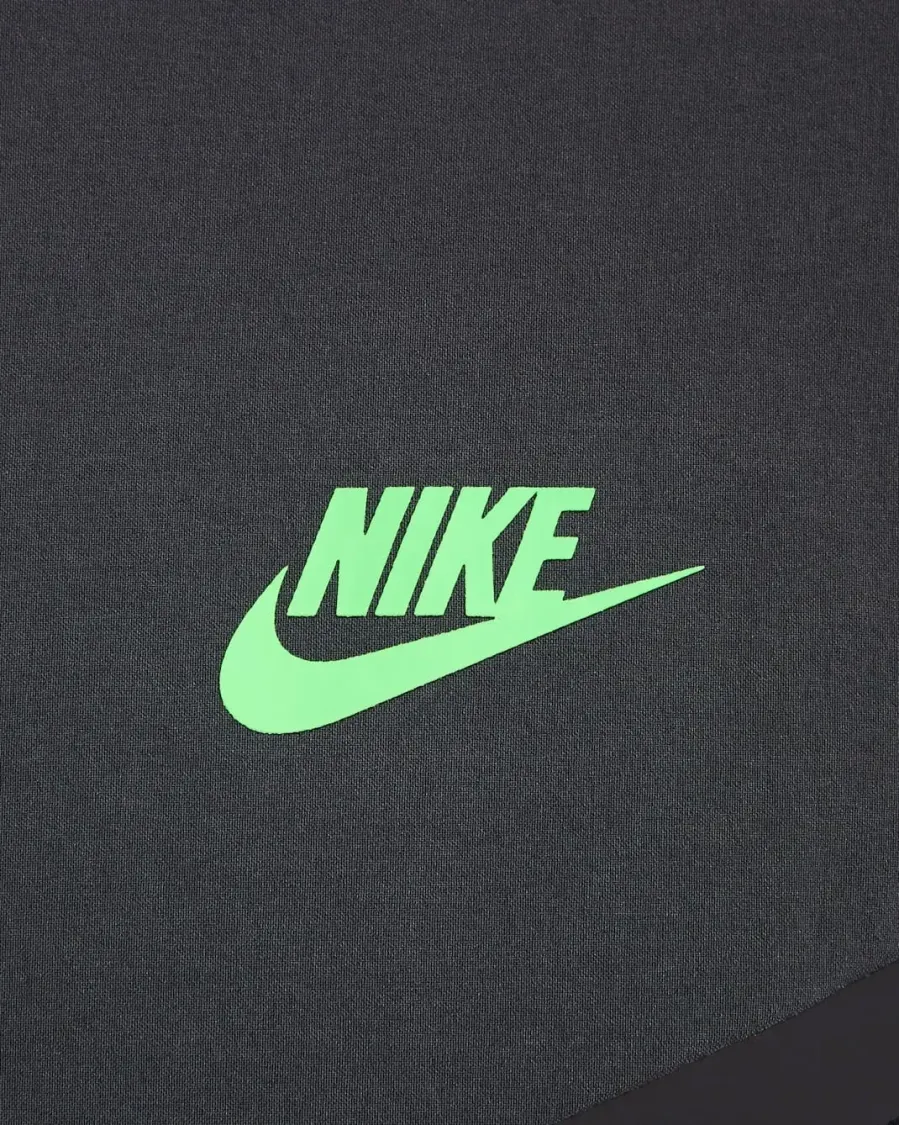 Куртка Nike Tech Woven Full Zip Windrunner HM7151-013