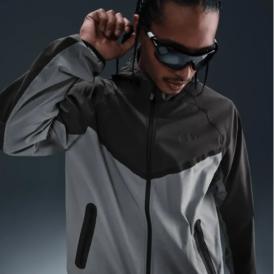 Куртка Nike Tech Woven Full Zip Windrunner HM7151-065
