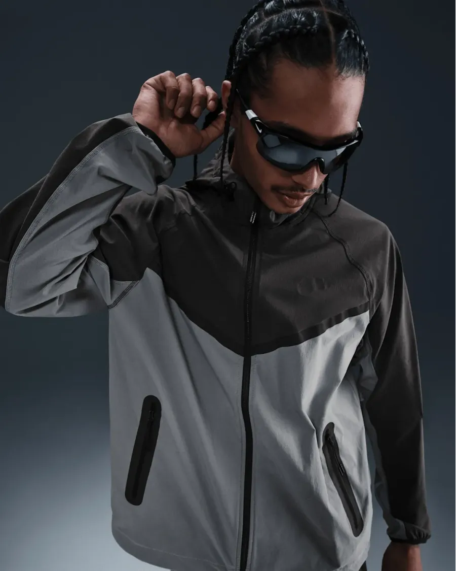 Куртка Nike Tech Woven Full Zip Windrunner HM7151-065