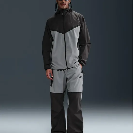Куртка Nike Tech Woven Full Zip Windrunner HM7151-065