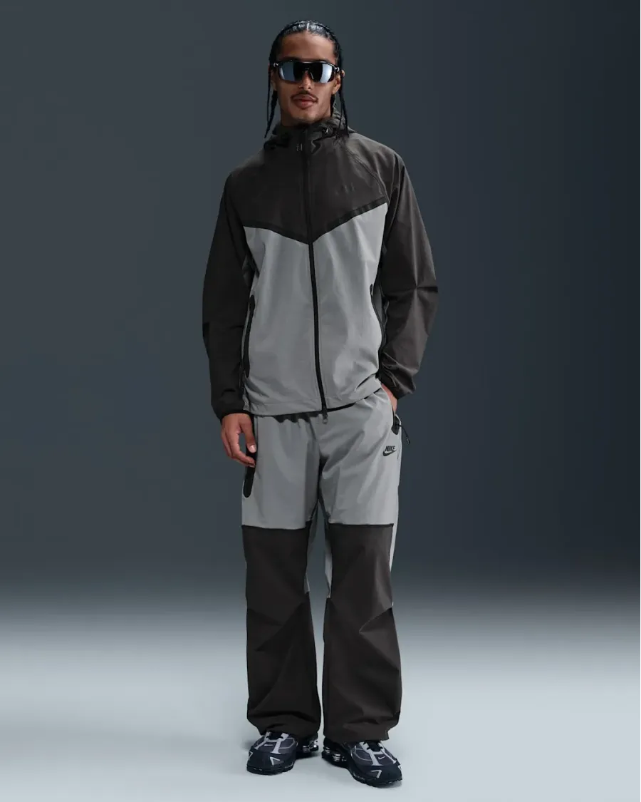 Куртка Nike Tech Woven Full Zip Windrunner HM7151-065