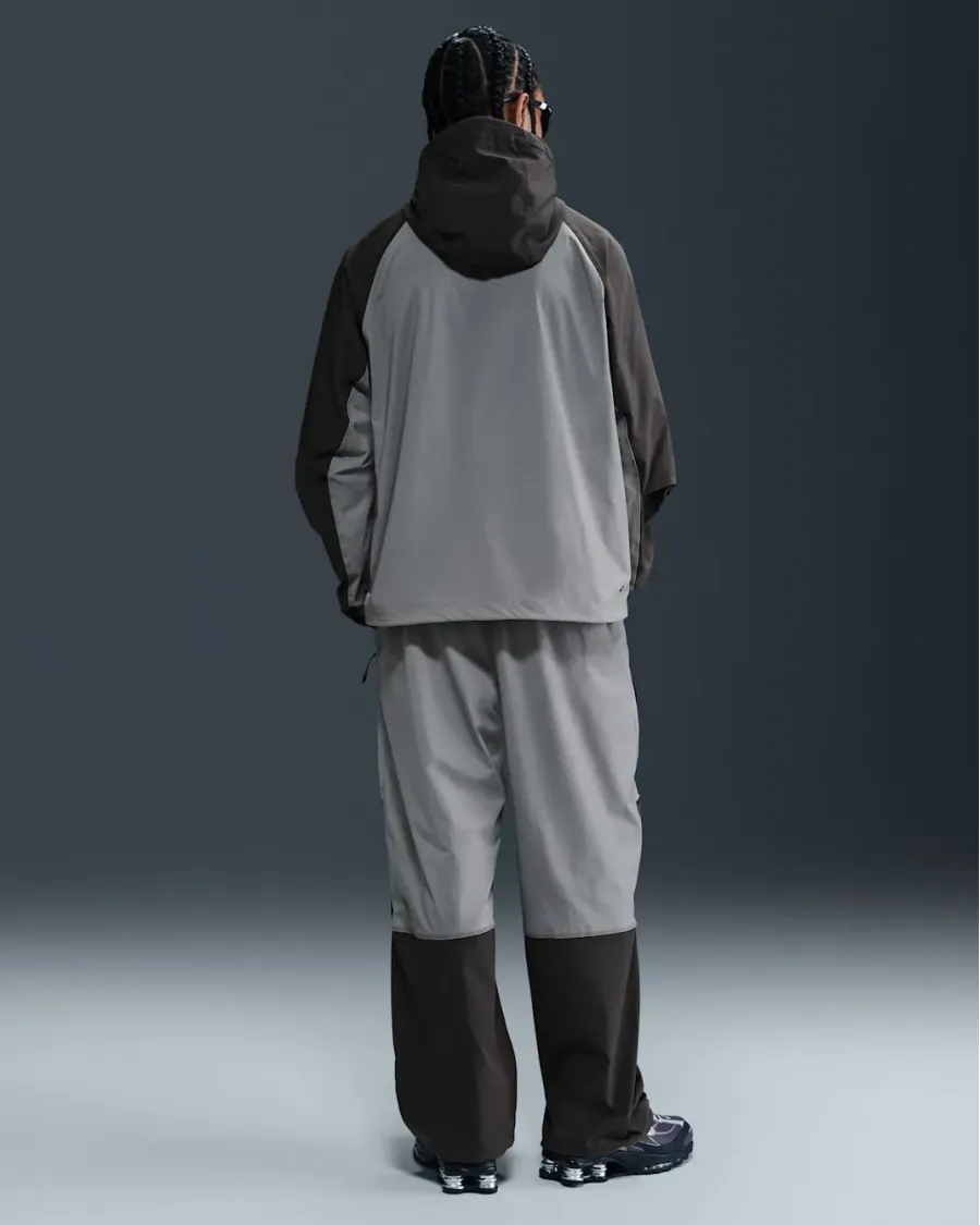Куртка Nike Tech Woven Full Zip Windrunner HM7151-065