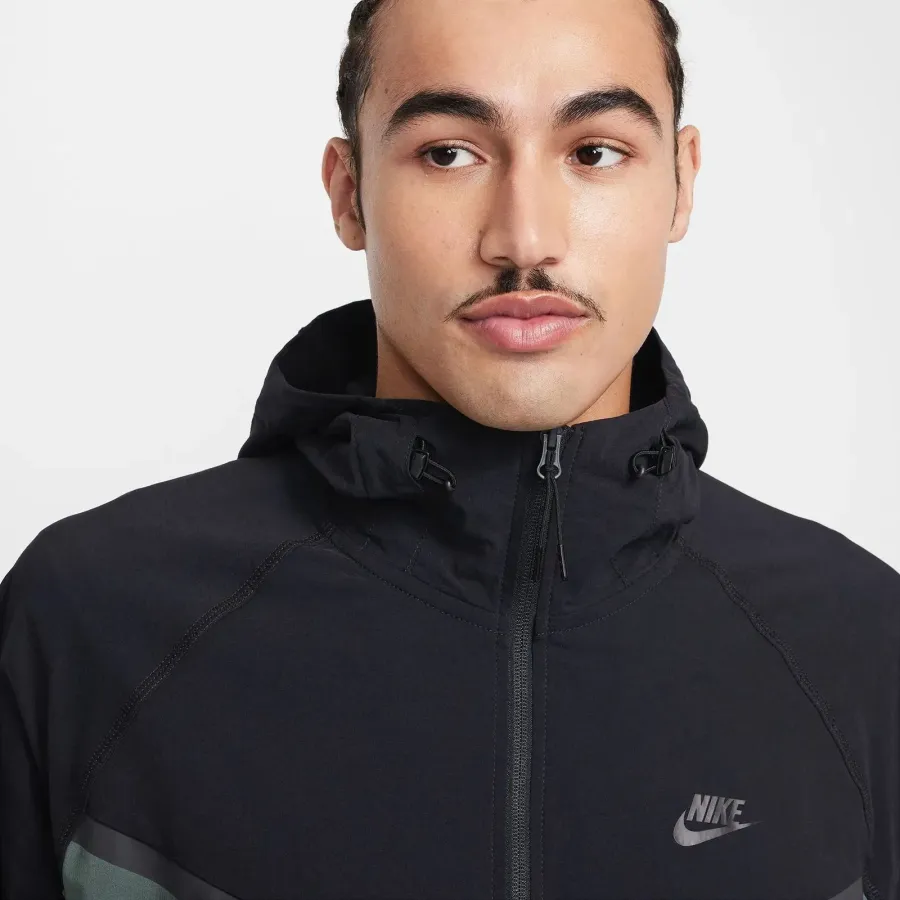 Куртка Nike Tech Woven Full Zip Windrunner HM7151-338