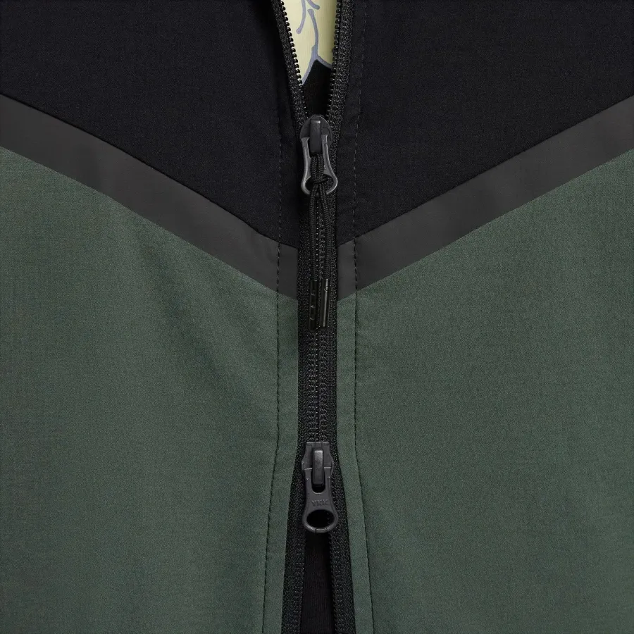 Куртка Nike Tech Woven Full Zip Windrunner HM7151-338