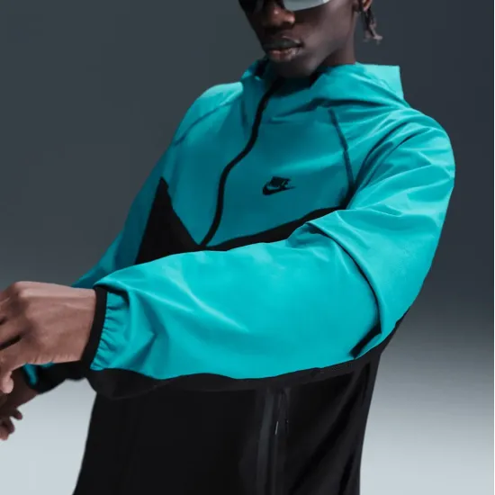 Куртка Nike Tech Woven Full Zip Windrunner HM7151-345