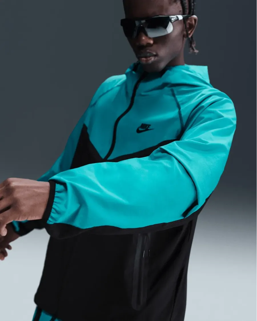 Куртка Nike Tech Woven Full Zip Windrunner HM7151-345