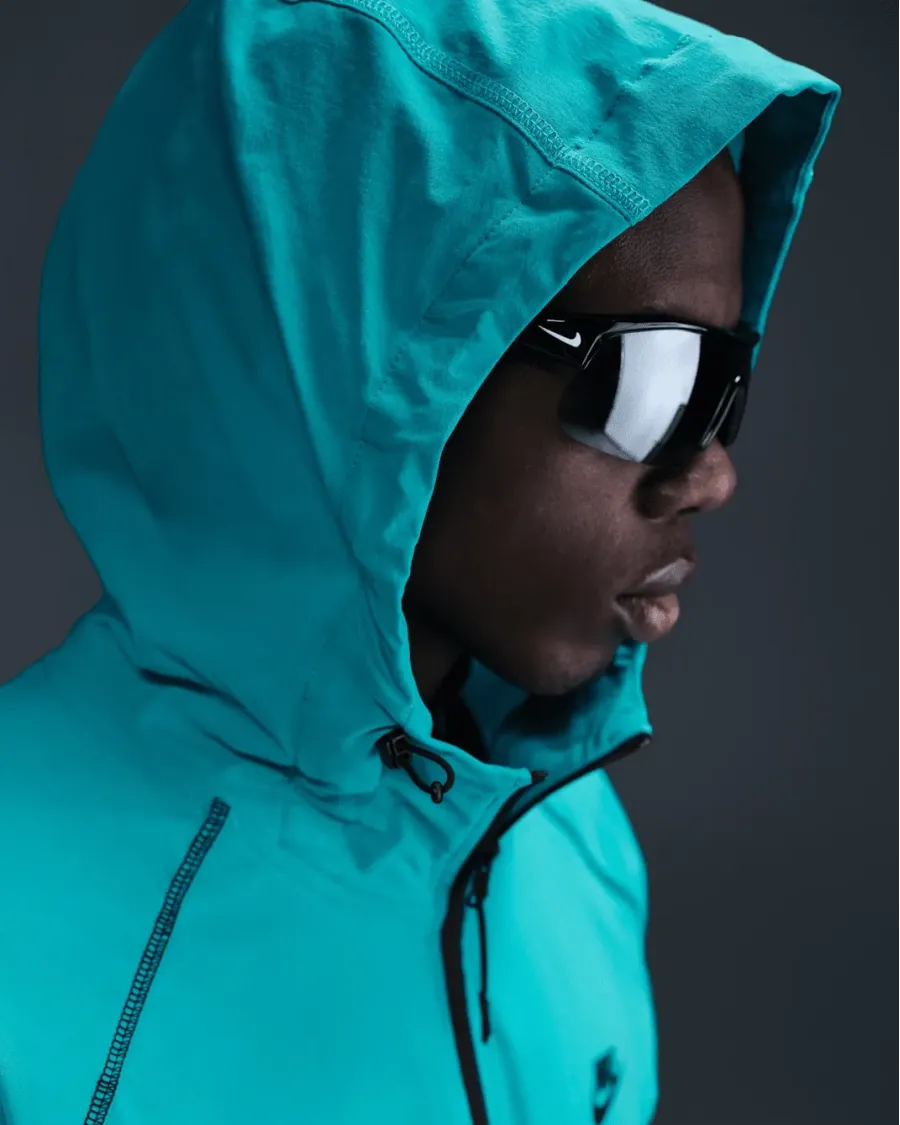 Куртка Nike Tech Woven Full Zip Windrunner HM7151-345