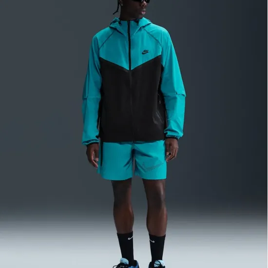 Куртка Nike Tech Woven Full Zip Windrunner HM7151-345