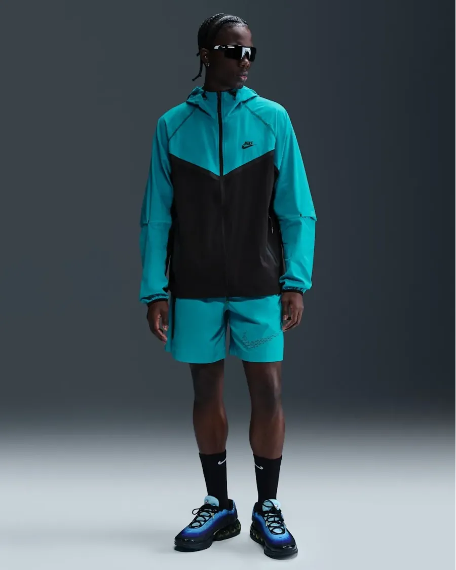 Куртка Nike Tech Woven Full Zip Windrunner HM7151-345