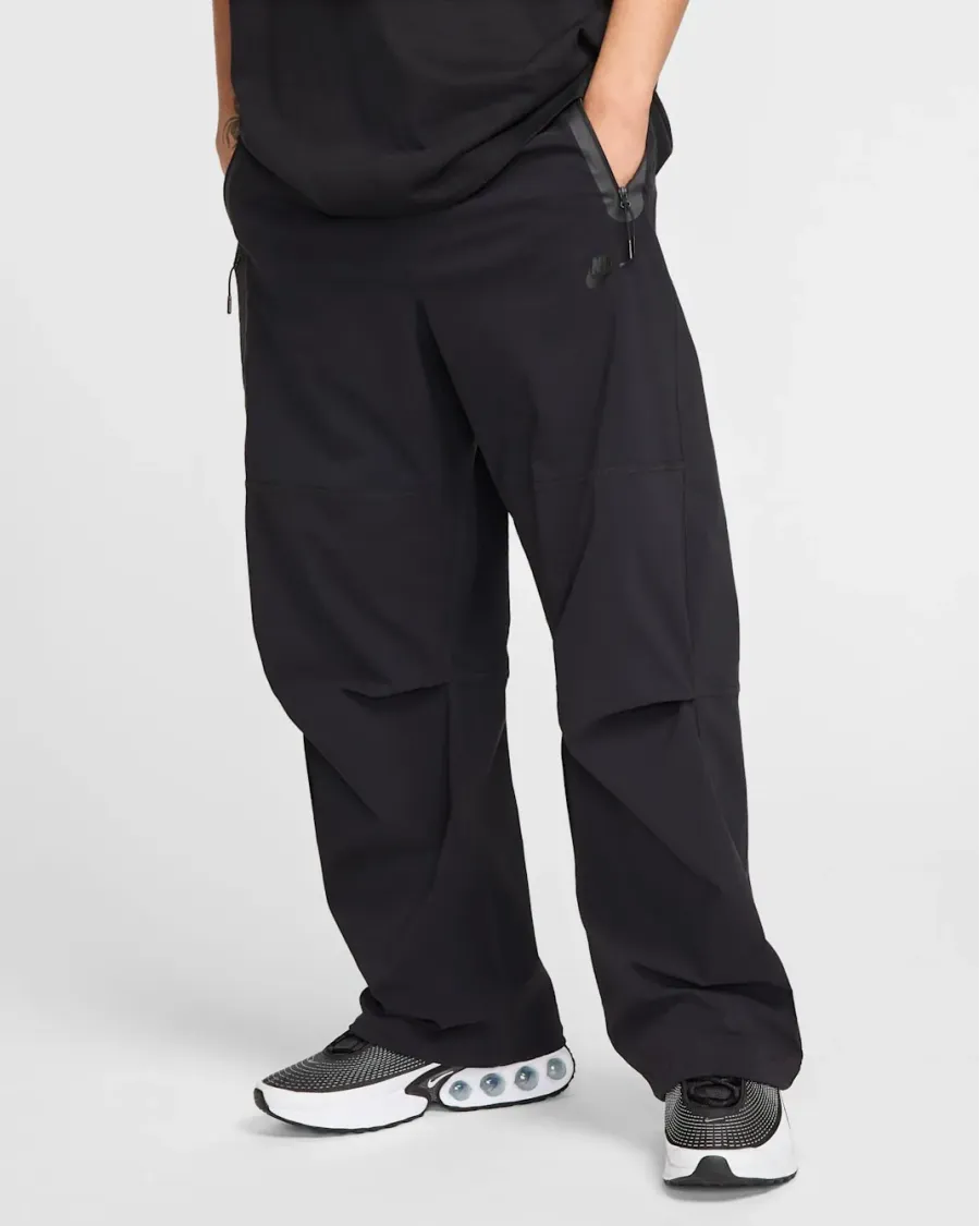 Штани Nike Tech Woven Oversized Trousers HM7158-010