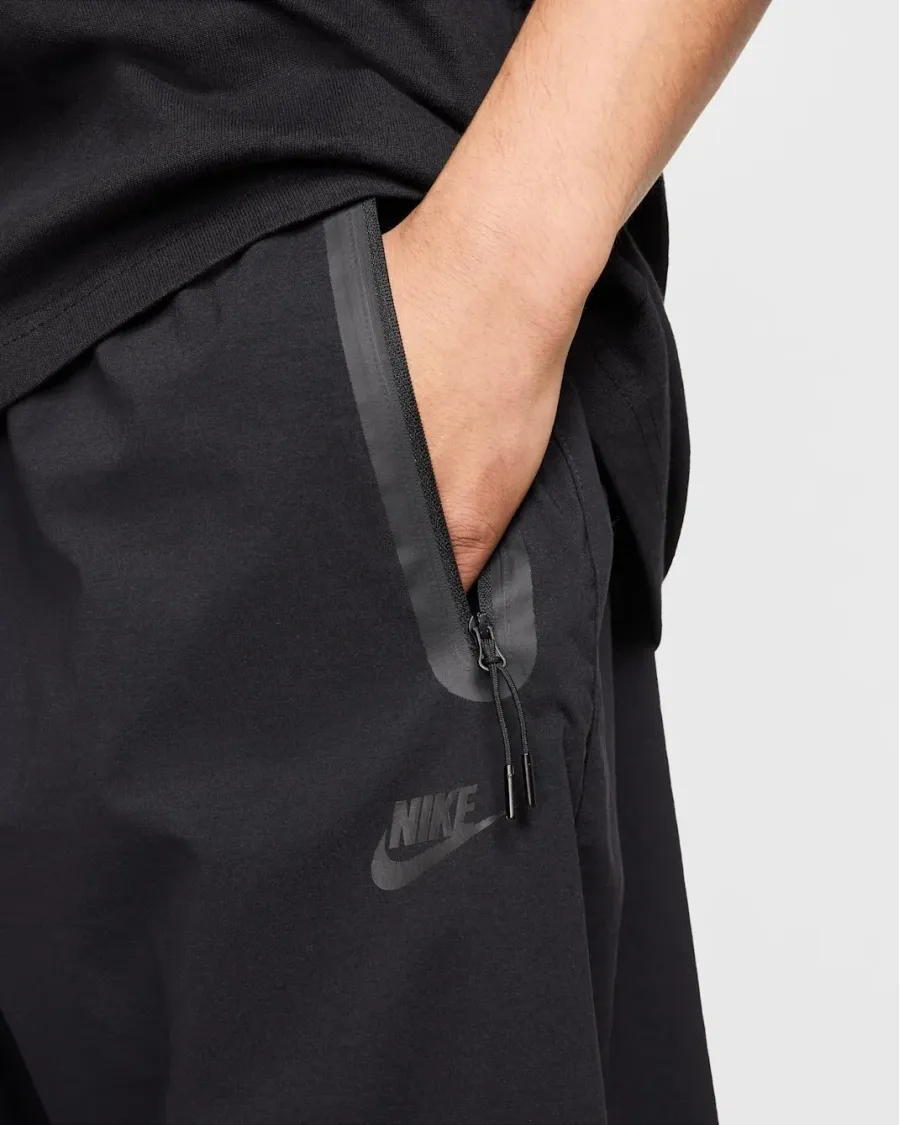 Штани Nike Tech Woven Oversized Trousers HM7158-010