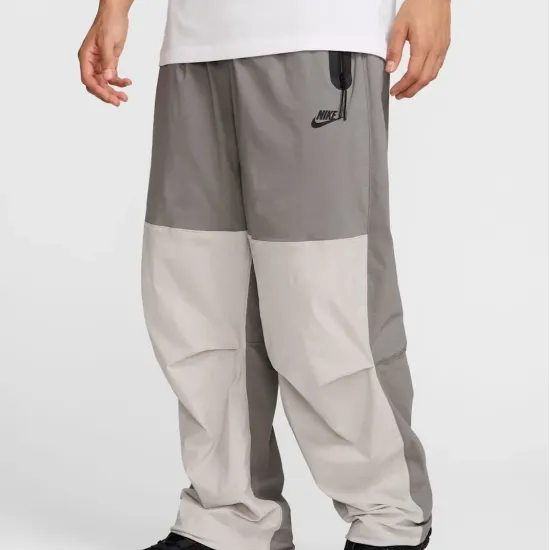 Штани Nike Tech Woven Oversized Trousers HM7158-014