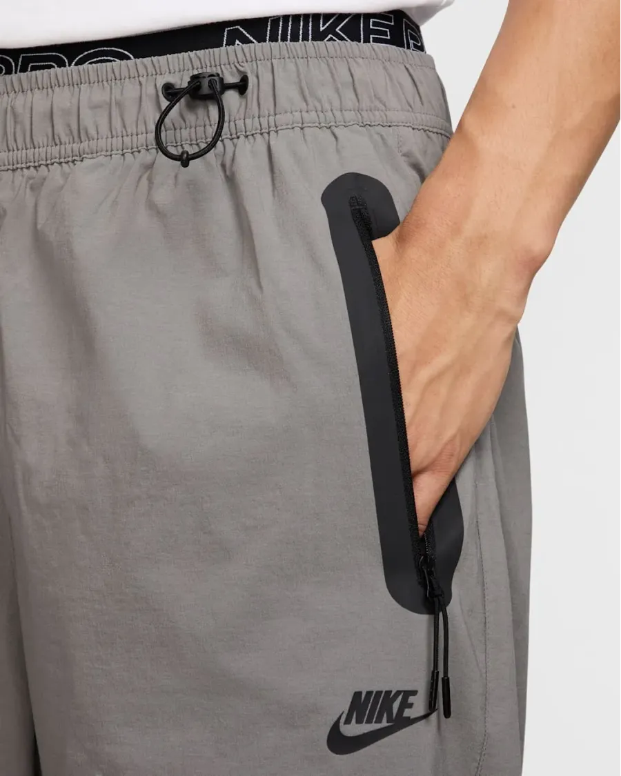 Штани Nike Tech Woven Oversized Trousers HM7158-014